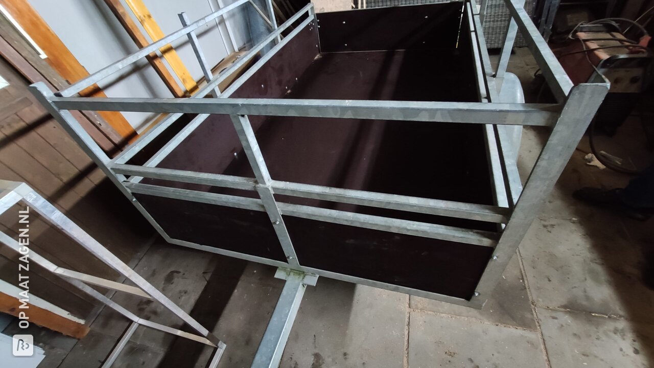 Aanhangwagen renovatie met betonplex, door Folkert