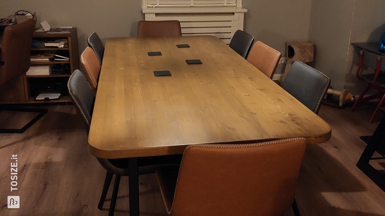 Tavolo da pranzo ovale con ciré di cemento