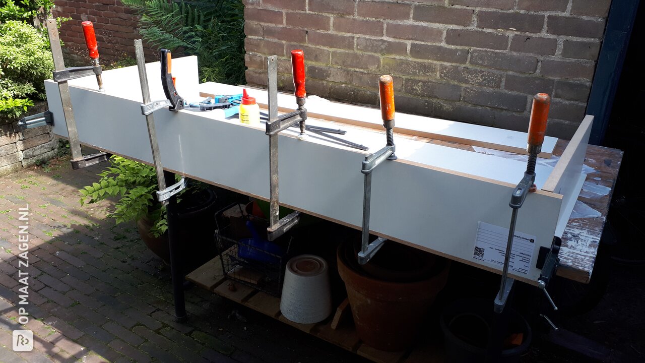 Extra ruimte voor onder je bed met deze DIY bedlades, door Ane