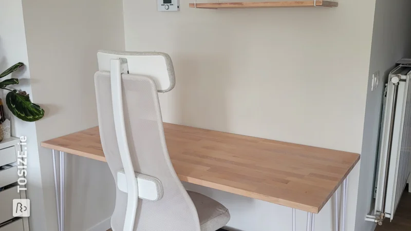 Desk and wall shelves made of beech wood, by Laura