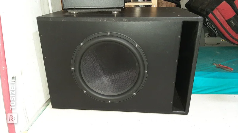 Custom-made MDF bass reflex box, by Engelbert