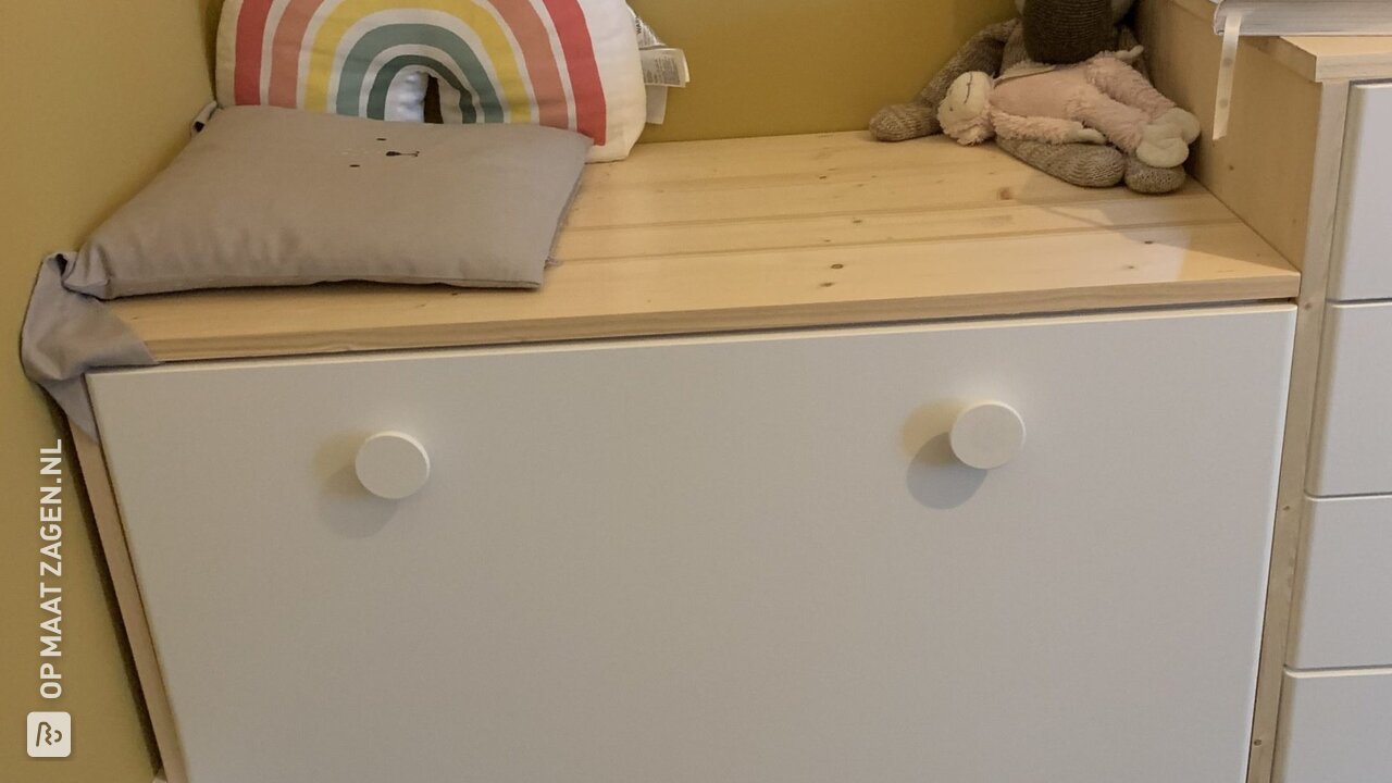 DIY bankje en bureau voor in de kinderslaapkamer, door Tim; zijn schoonvader
