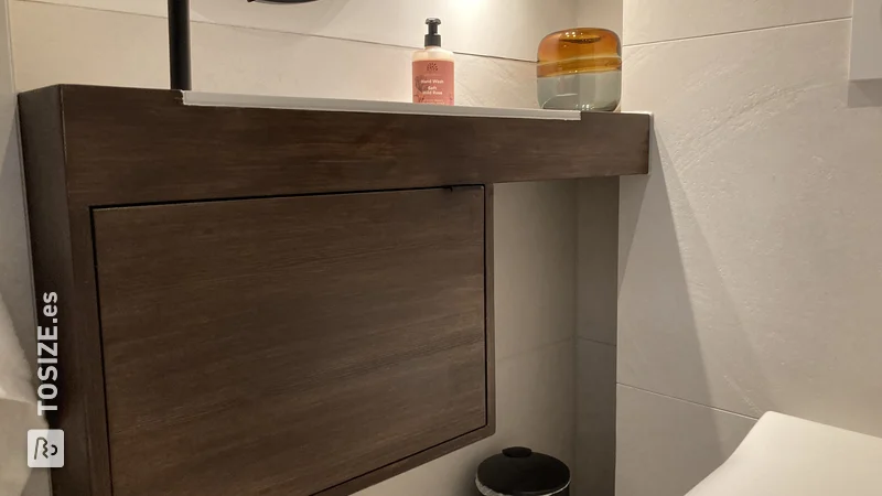 Mueble de baño moderno y casero hecho a medida con panel de madera de pino, por Willem