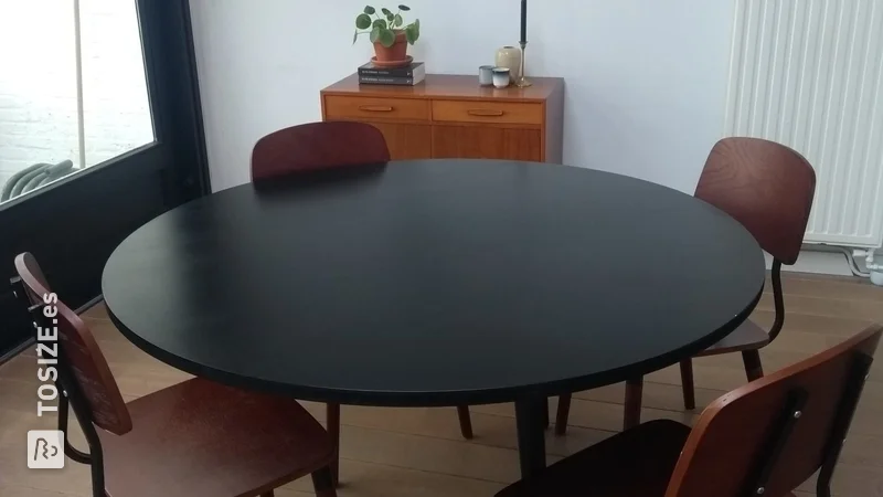 Bricolaje: haz fácilmente una mesa de comedor redonda negra, por Elin