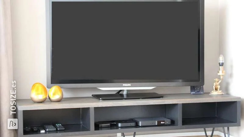 Haga su propio mueble de televisión personalizado con paneles de MDF y roble, por Ruud