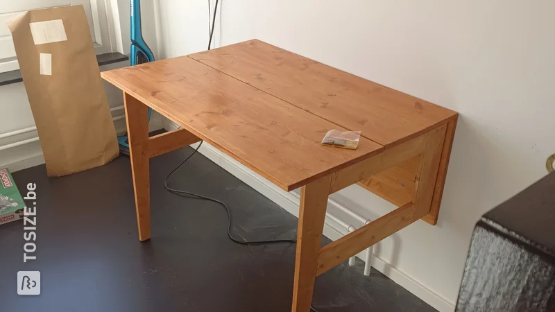 A practical folding desk made to measure from pine wood panel, by Michal