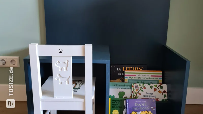 Selbstgebauter Kinderschreibtisch inklusive Bücherschublade aus MDF, von Rogier
