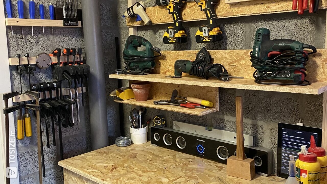 Atelier de menuiserie de garage / établi de plaques OSB, par Ilia