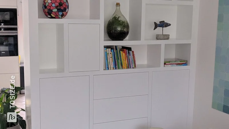 Playful and balanced tailor-made cupboard, by Marieke