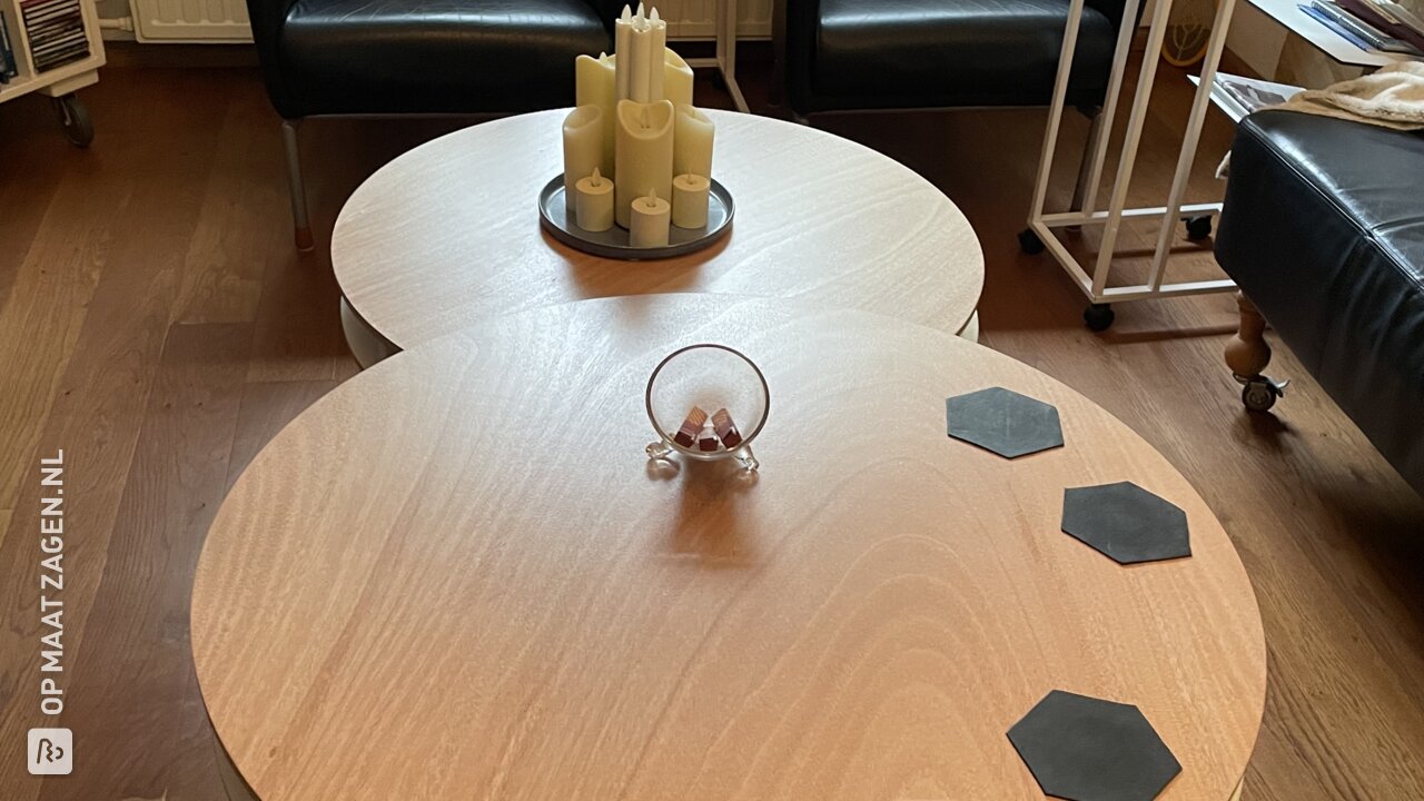 Lage, creatieve salontafels op maat van multiplex, door Anneke