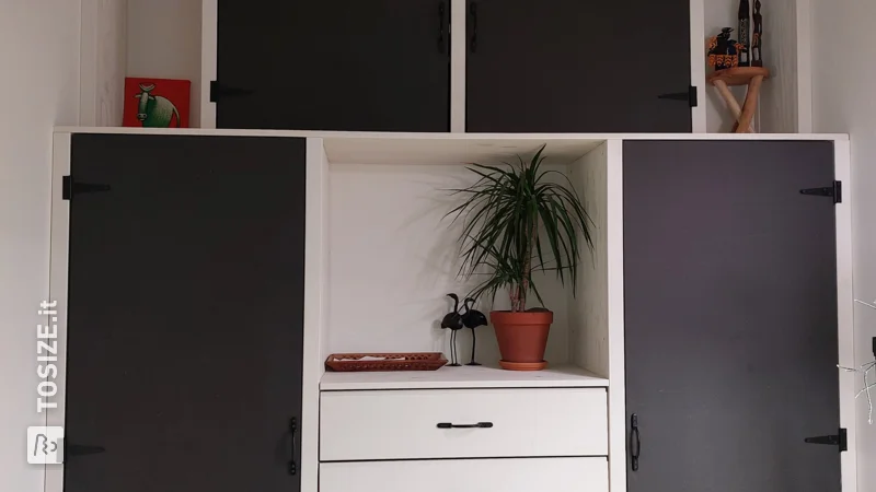 Trucco IKEA: realizzare uno scaffale con gli scaffali IKEA IVAR come base, di Lana