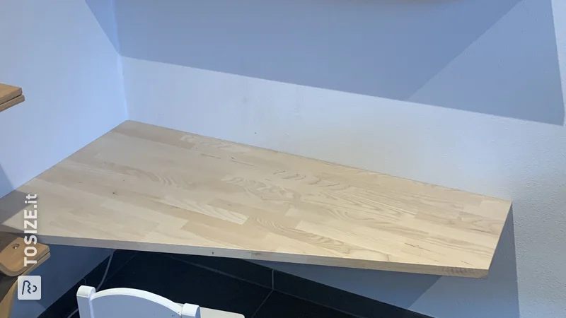 Realizzazione di una scrivania per bambini con pannello di carpenteria in frassino 26 mm, di Stefan