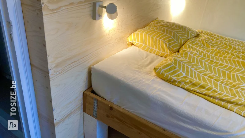 Tête de lit en sous-couche, par Urska