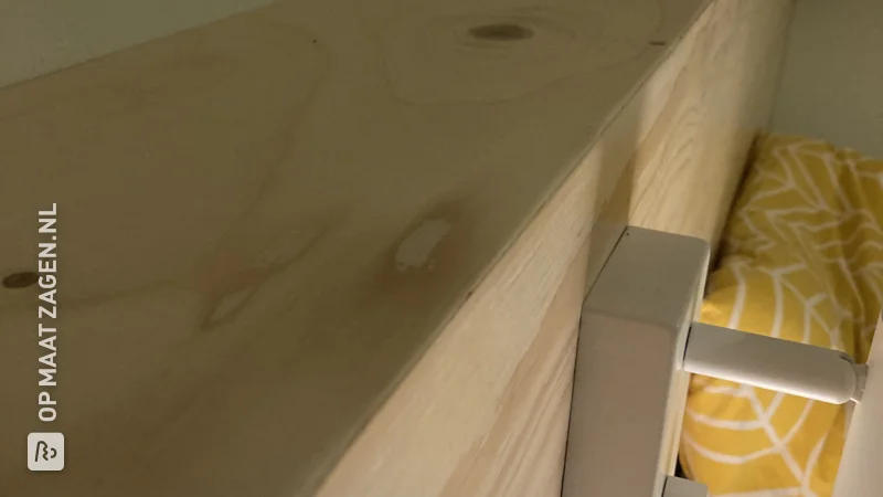 Headboard from underlayment, door Urska