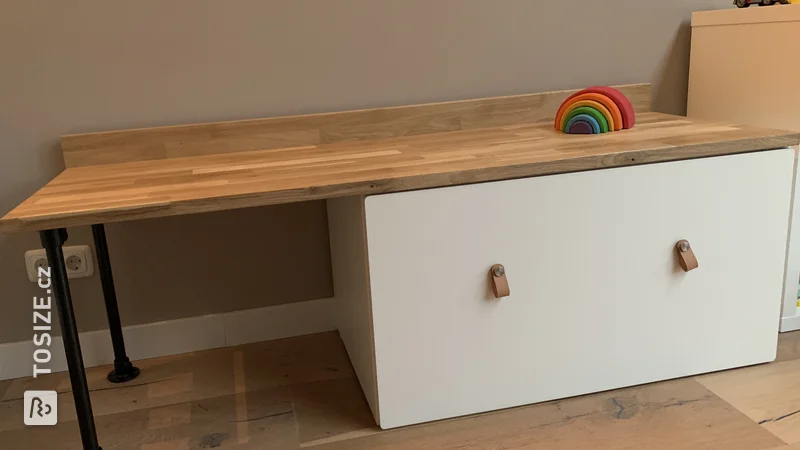 Make your own oak children's desk using the IKEA SMÅSTAD, by Rilana