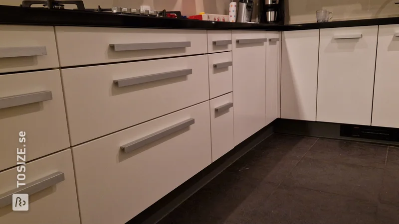 Replacing kitchen fronts yourself with sawn MDF moisture-resistant, by Niels