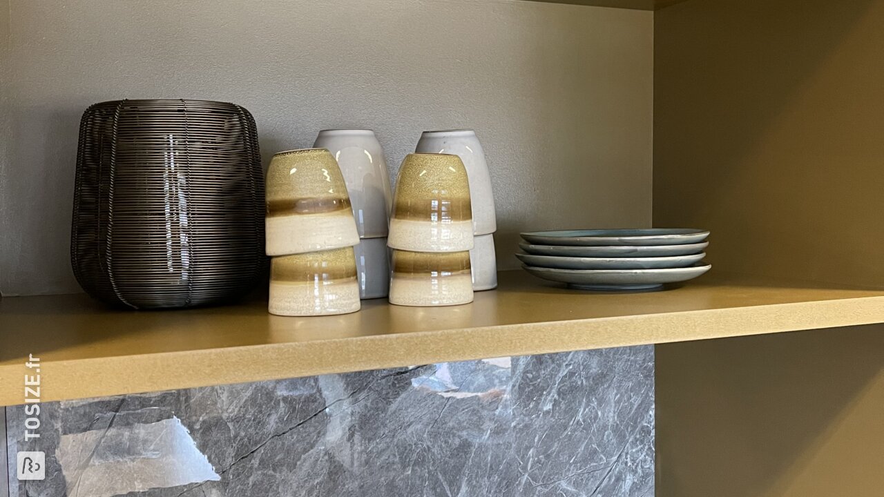 Armoire décorative avec niche à café, par Interior Studio Airé