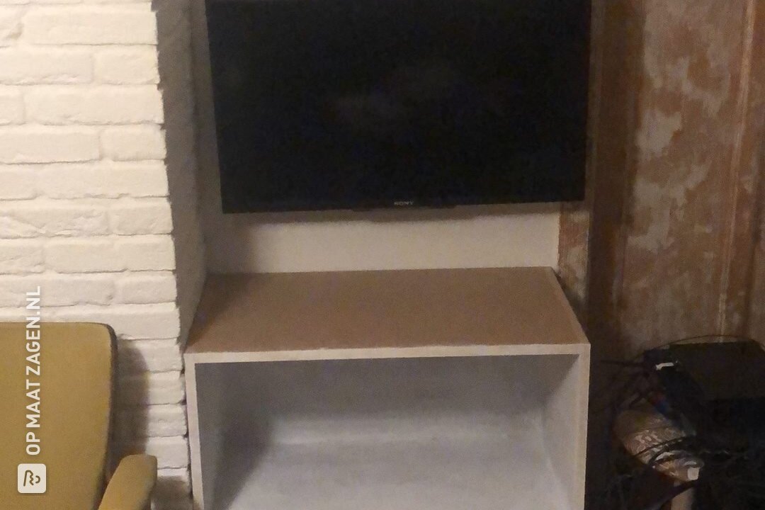 Wandmeubel voor de TV van MDF 18mm, door Ed