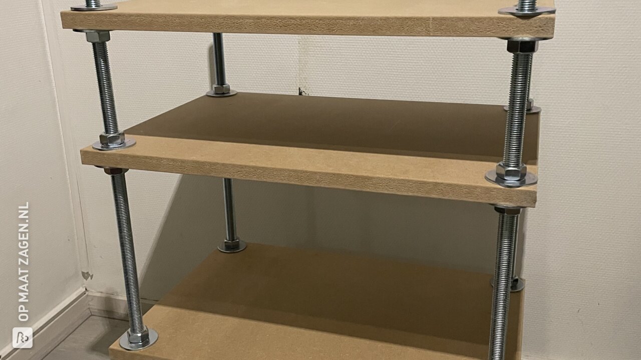 Zelf een audio meubel op maat maken met gezaagd MDF 22mm, door Floris