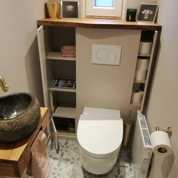Toilet panelling