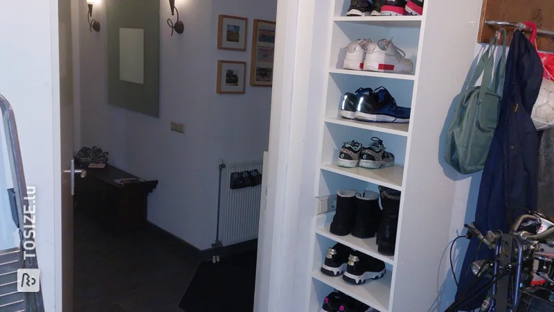 Une armoire à chaussures haute faite maison en MDF résistant à l'humidité, par Niek 