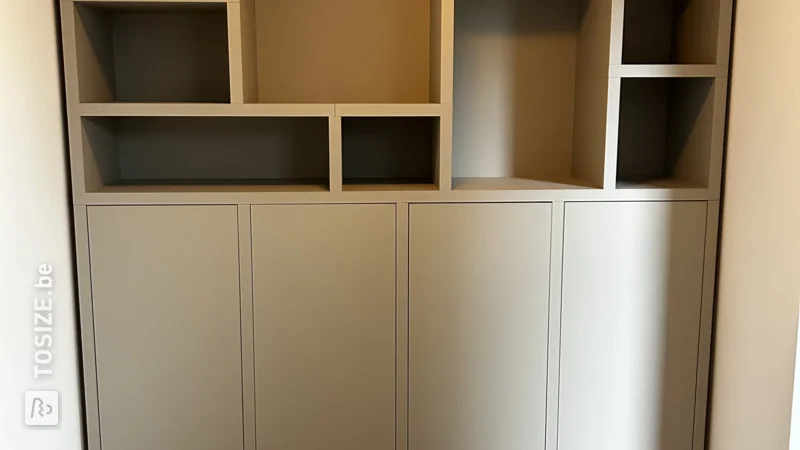 A TOSIZE Furniture custom cabinet for the children's corner, by Sanne