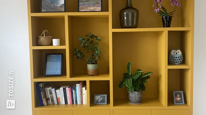 Un meuble sur mesure TOSIZE Furniture jaune ocre, par Kim