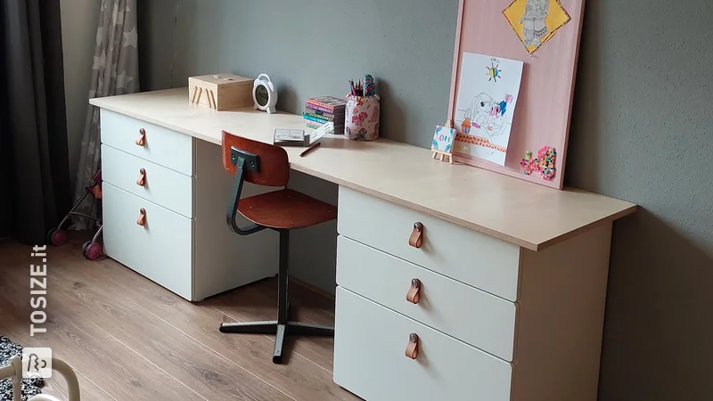 Trucco IKEA: scrivania per bambini rifinita in compensato, di Kevin
