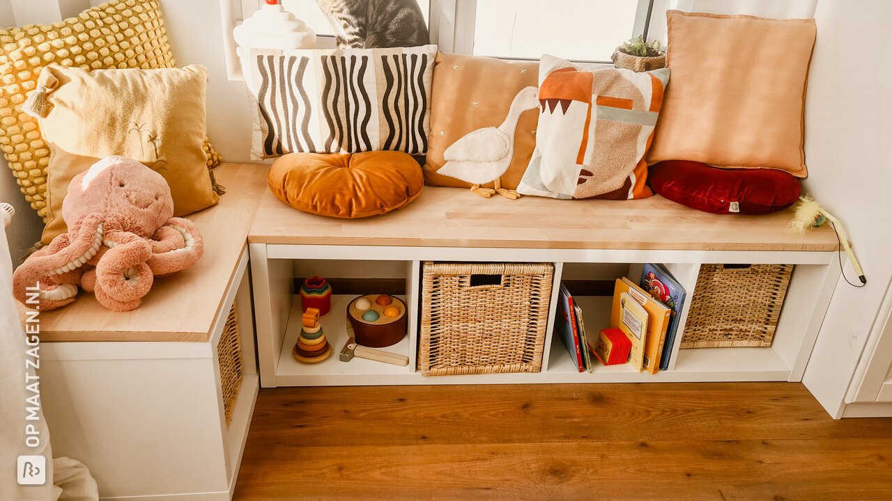 Meander Bengelen gemak Een leuke zitbank met beuken timmerpaneel met de Ikea Kallax kasten -  OPMAATZAGEN.nl