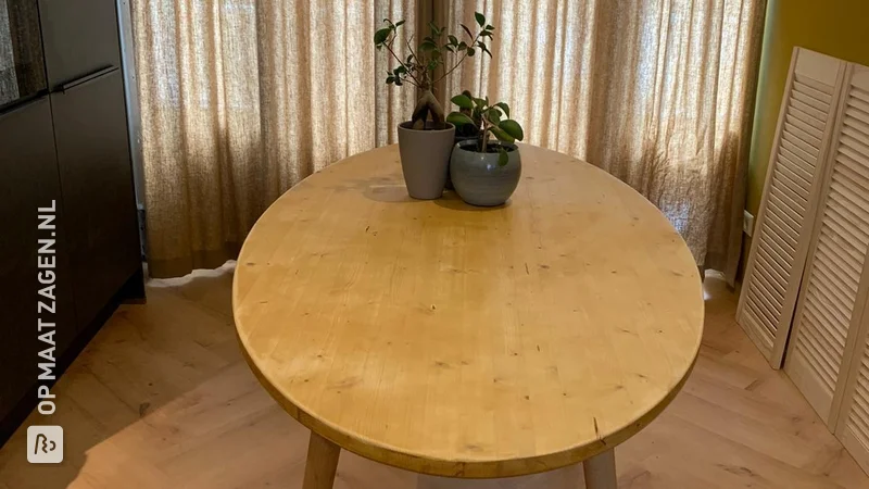 Oval wooden table made of spruce wood, by Suzanne