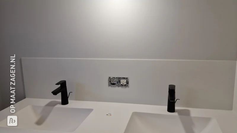 Kunststof spatwanden voor in de badkamer en douchekamer, door Dieter