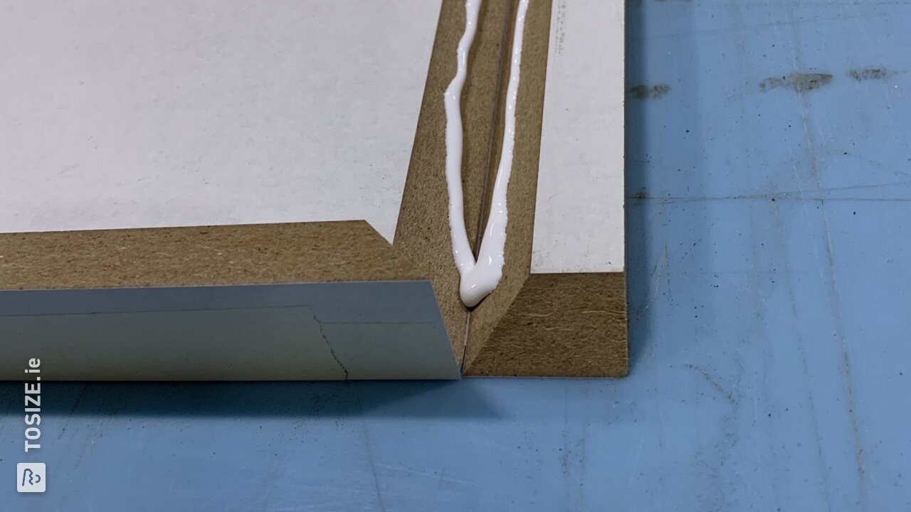 DIY: Make your own headboard from oak slats, by Mariëlle