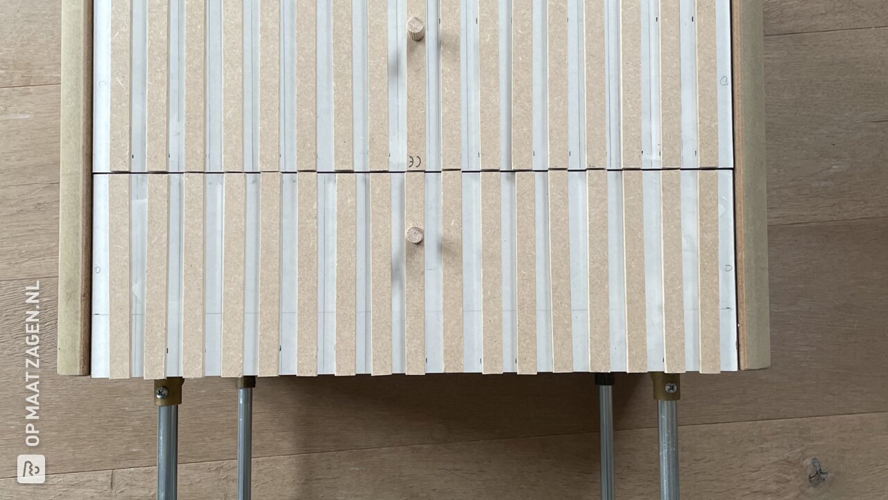 Unieke nachtkastjes op maat van gezaagd MDF, door Ger