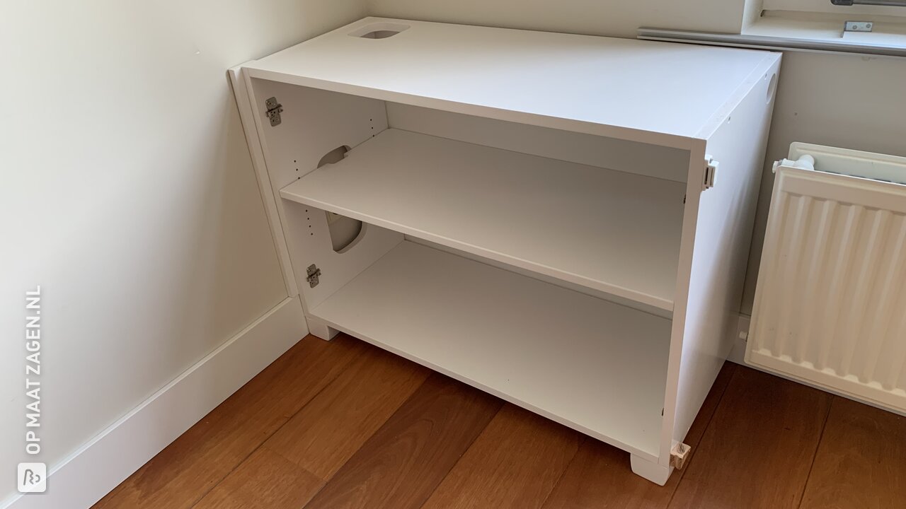 Radiatorombouw met kastjes en vensterbank van MDF lakdraag, door Alex