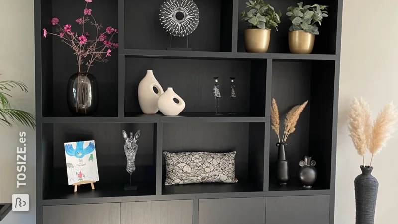 Nuestro mueble TOSIZE de diseño propio en versión Elegant Black, de Mark & ​​​​Marion
