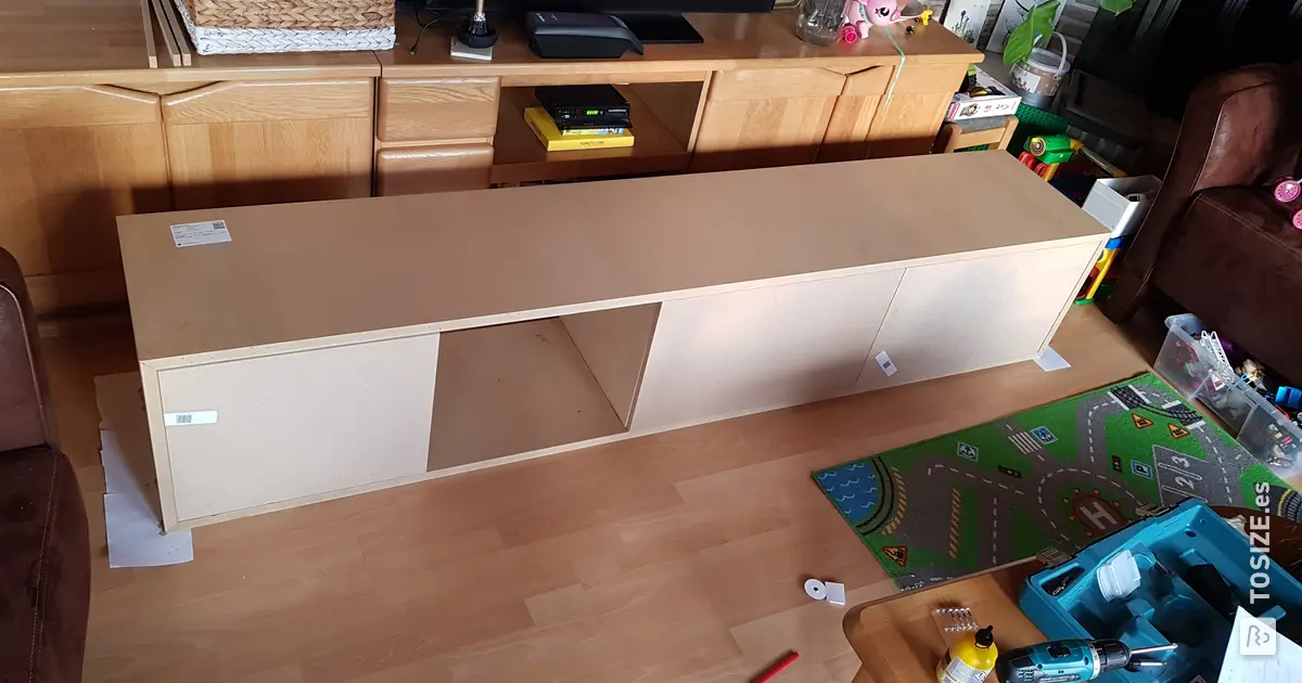 A custom TV cabinet made of sawn MDF sheet material | TOSIZE.es