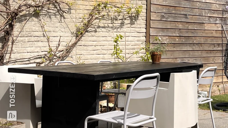 Haz tu propia mesa de jardín personalizada hecha con panel de carpintería de abeto, de Kirsten