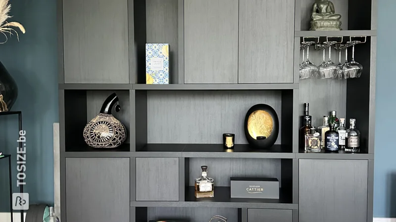 Une grande armoire de rêve personnalisée TOSIZE Furniture en chêne noir, par Sander