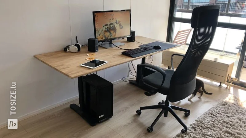 Nouveau bureau en chêne réalisé sur mesure par Danny