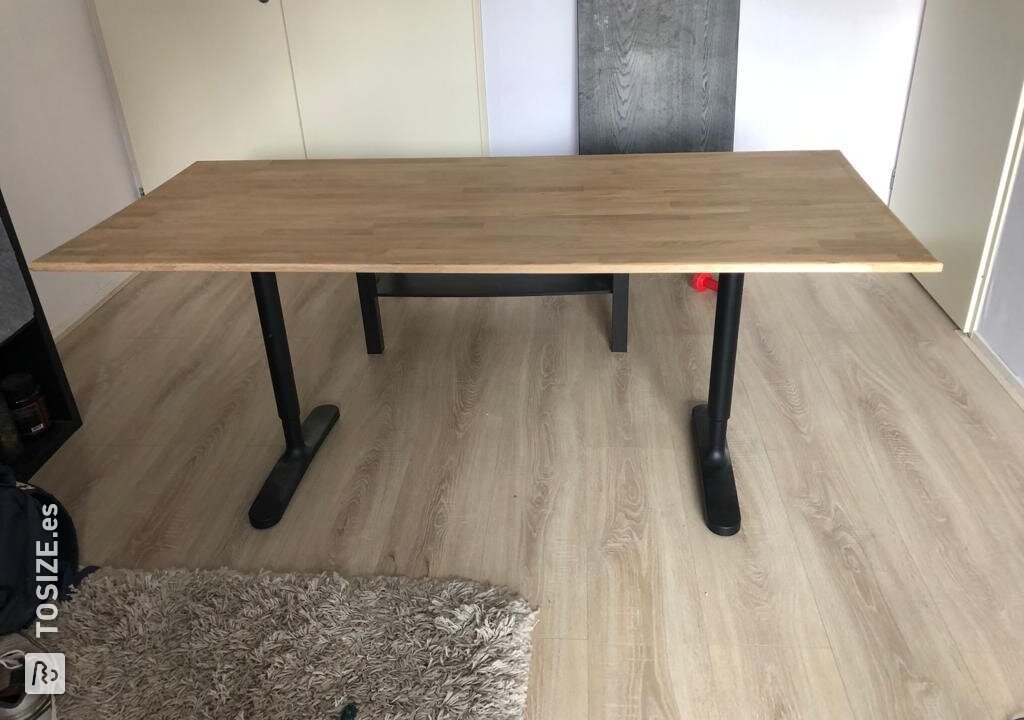 Nuevo escritorio de roble personalizado, de Danny