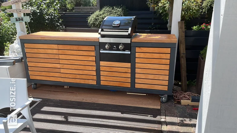 Outdoor kitchen with a top of 40 mm Multiplex Okoumé Waterproof, by Rob