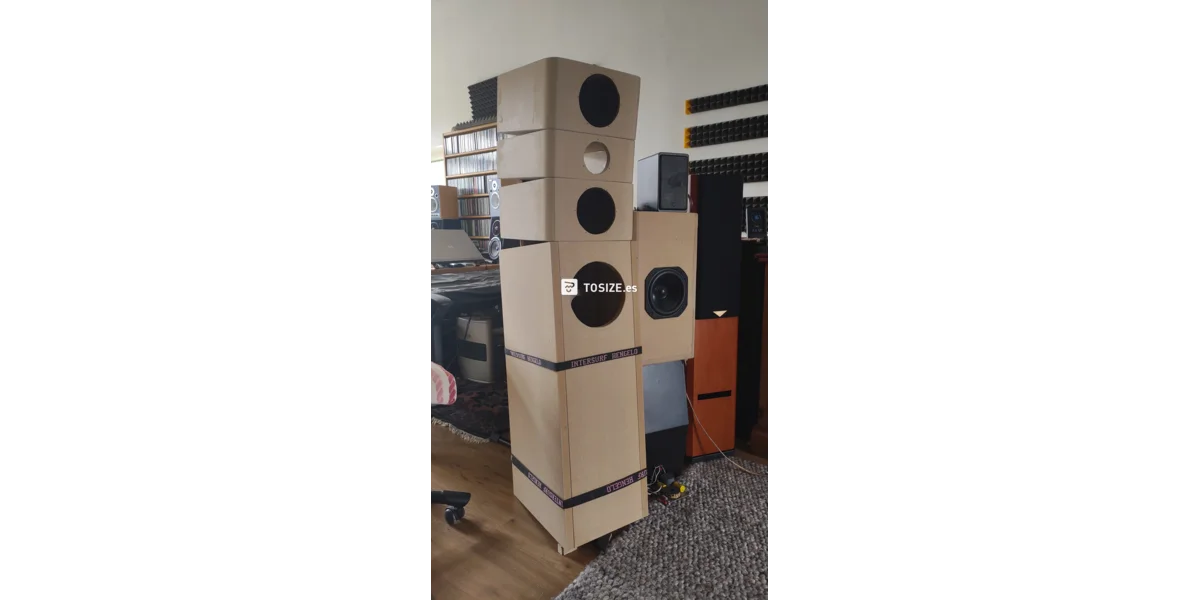 Large homemade speakers made of custom MDF TOSIZE.es