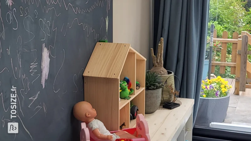 Meuble de rangement Ikea pour enfants avec panneau de menuiserie Epicéa, par Sanne