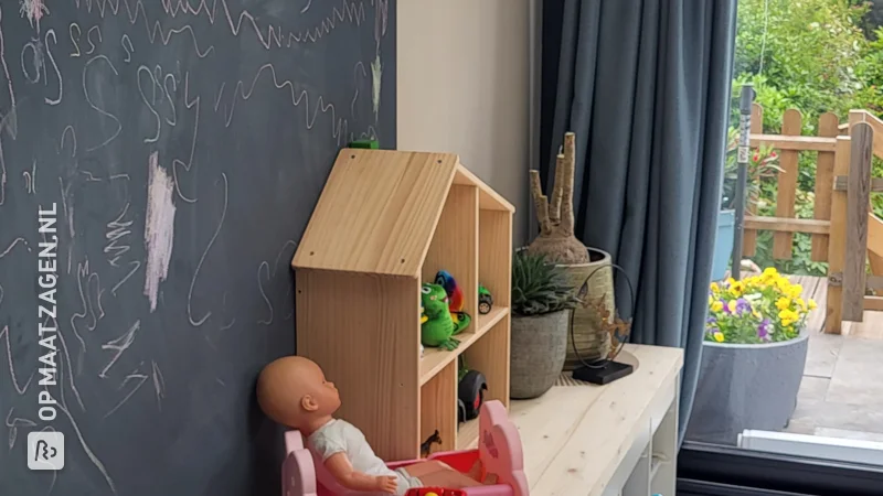 Ikea opruimmeubel voor kids voorzien van Vuren timmerpaneel, door Sanne