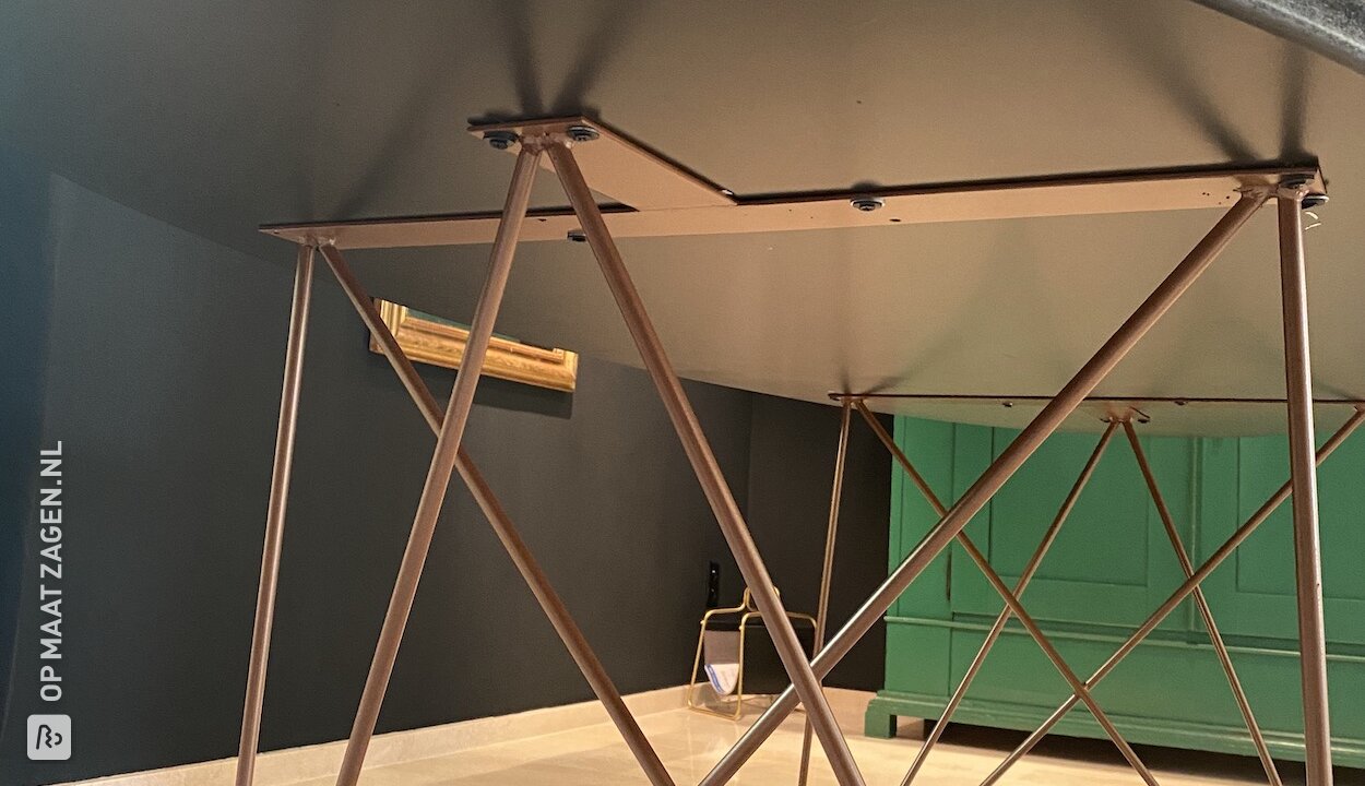 Ovaal bureau en/of tafel met koper kleurig onderstel zelf maken, door Jamie