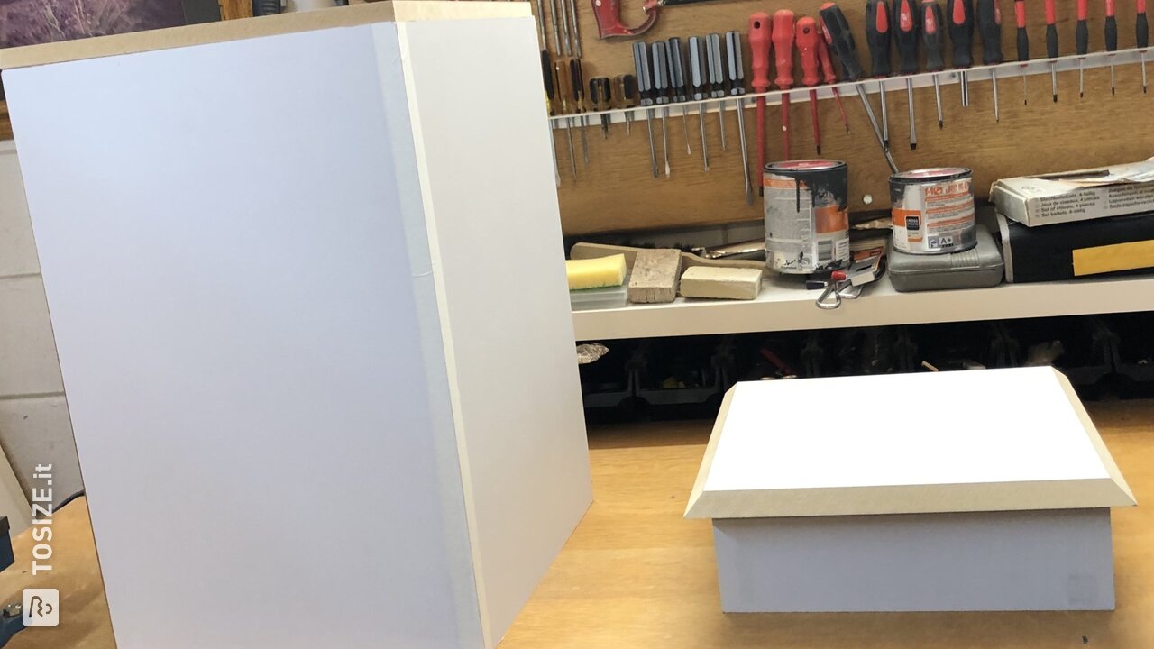 Piedistallo per ornamento fatto a mano in MDF, di Michel