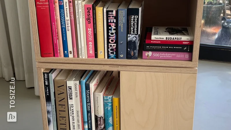 Eigene Design-Bücherregale auf Sperrholzrädern von Herman