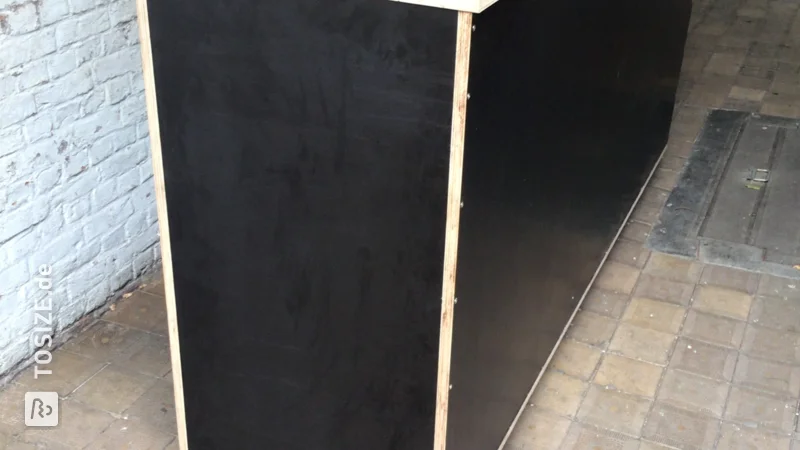 Maßgeschneiderte Flightcase-Aufbewahrungsbox aus starkem Betonsperrholz von Karel