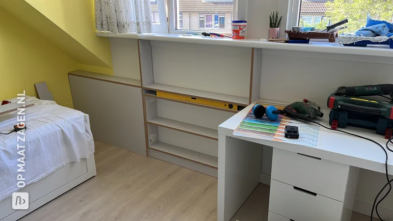Boekenkast onder vensterbank MDF, door Axel