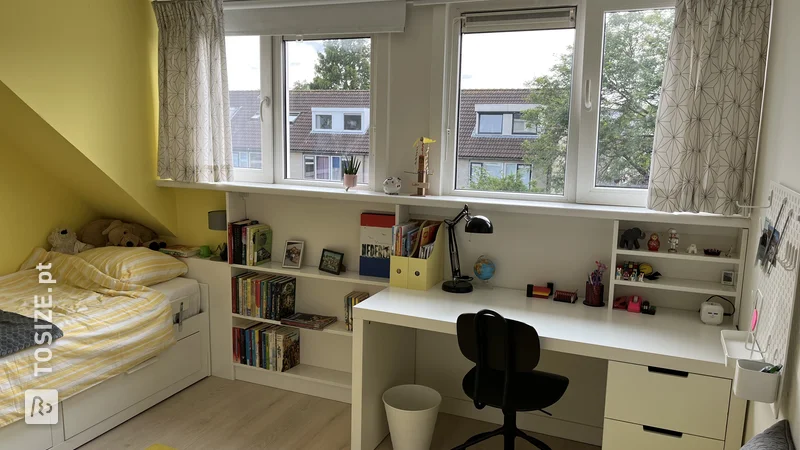 Bookcase under windowsill MDF, by Axel